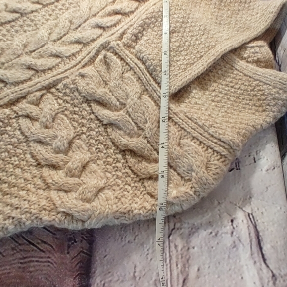 Inis Crafts Merino Wool Cable Knit Tan Poncho Shawl - Picture 12 of 14